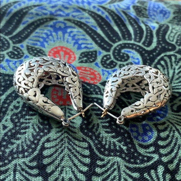 Silver hopped earrings - Picture 2 of 2